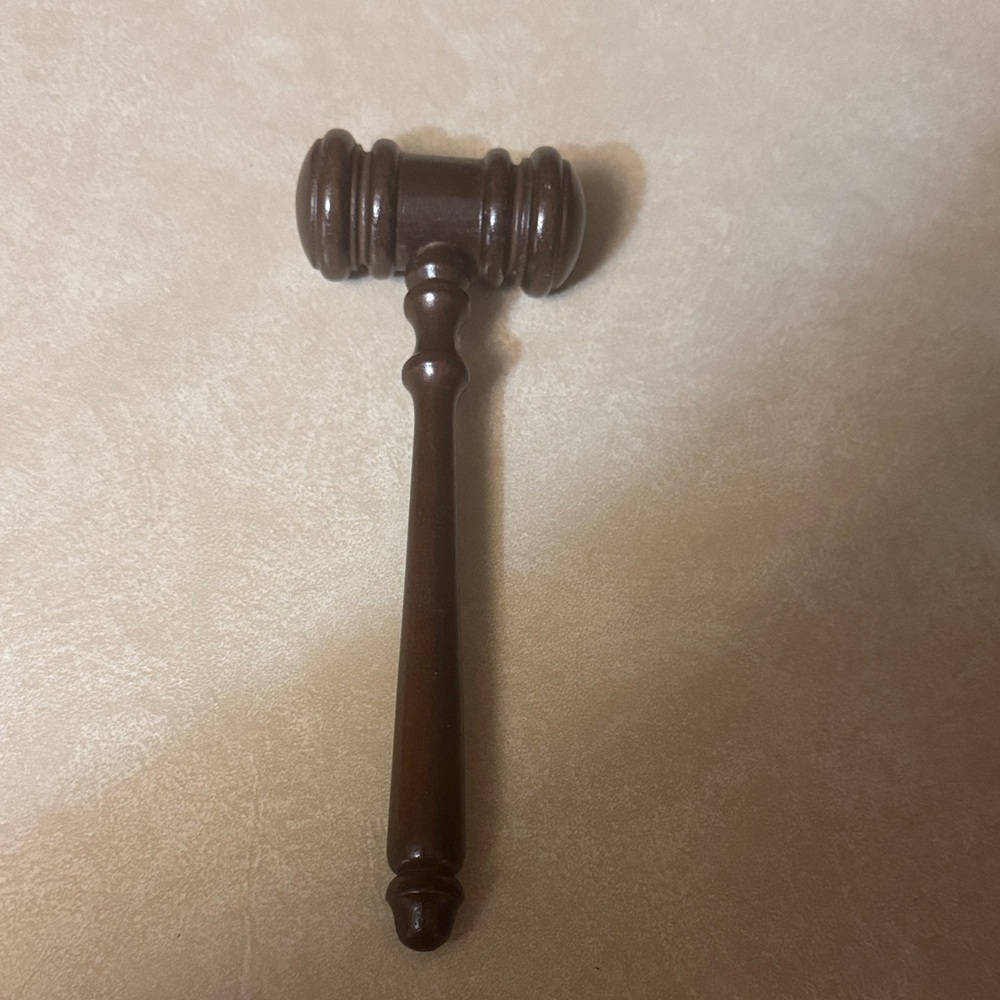 Small wooden gavel‎